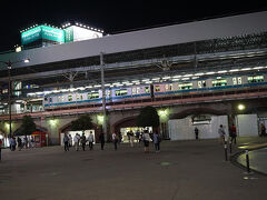 ●JR新橋駅

よく街頭インタビューでみかけるJR新橋駅。
今日はお休みだから、人も少ないなぁ。
