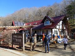 上日川峠に到着。
大半の登山者がここを起点に大菩薩嶺に登っていますが、ここからならハイキング感覚で簡単に登れると思います。