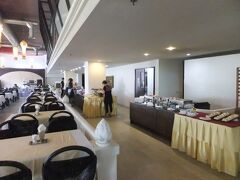 11月4日（土） 
　朝食はビュッフェスタイル、100バーツ（330円くらい）なので、日本人の感覚からするとお買い得。