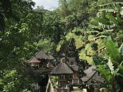 観光客の沐浴体験はティルタエンプル寺院が有名ですが、選んだ先は、バンリのティルタスダマラ寺院。以前から行ってみたい場所としてチェックしていたところです。