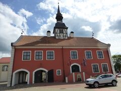 15分くらいで旧市庁舎に到着。
今は観光案内所になっています。

あまり時間がないので、バスターミナルへ引き返します。