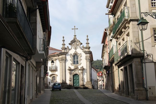 ８月のロマリア祭りにはポルトガル全土から巡礼者が集まる街も今は静かです。<br />Capela das Malheiras