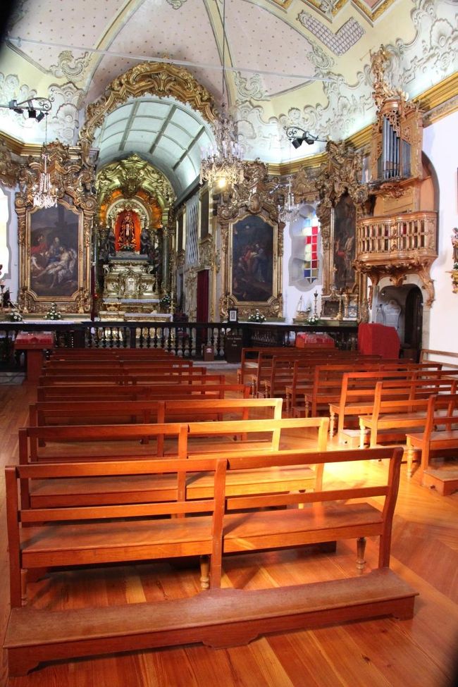 こじんまりしてはいますが大変美しい教会です。