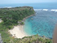 ぬちの浜　ウミガメが卵を産卵しにくるそうです。ここからでも海が透き通って見えます。感激です！！！