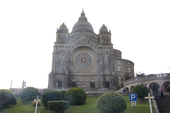 ケーブルカーでサンタ・ルジア山に登りました。<br />山の上の建つサンタ・ルジア教会。