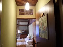 本日の宿は、宮ノ下の富士屋ホテル。
グリル「ウイステリア」で遅めのランチ。鍵を受取り、部屋（362号室・水蓮）へ。