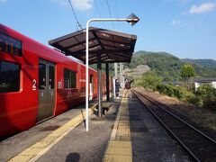 　日田彦山線との乗り換え駅、夜明で小休止。日田彦山線の線路は赤錆びてこそいるものの、夏にはぼうぼうに生えていた草が刈り取られていました。