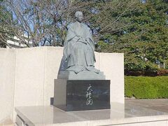 鹿児島県歴史資料センター黎明館　資料センター　うーん眠くなりそう…ということでパス　天璋院篤姫像
