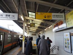 ＪＲ東海道線　金谷駅に到着　１０：５２頃

新幹線で静岡まで行き、東海道線に乗り換え金谷駅に到着。
初めて下車する駅です。