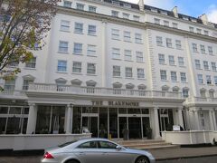 これからお世話になるのが、Blakemore Hyde Park Hotel（写真は翌朝撮ったもの）。4泊で税込み9万円くらい。