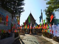 まずは、ワット・プラシンというお寺へ。