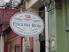 もうお昼時。ロイヤルミューズの先にある、English Rose Cafeでランチ。

Cafe Bella Mariaという名前の情報が登録されているけど、どうやらお店の名前が変わった様子。