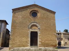 Chiesa di Sant’Agostino サンタゴスティーノ教会

13世紀。ロマネスク・ゴシック様式
ラテン教父アウレリウス・アウグスティヌスに献堂

堂内、涼し～い。貸切状態でゴッツォリの17画面に渡るフレスコ画群「聖アウグスティヌスの生涯」、同じくゴッツォリ「聖セバスティアヌス」などなどを鑑賞

「聖セバスティアヌス」って、ほぼ全裸で矢に射られているシーンが多いけど、ここでは着衣で傷もないので、一瞬誰かわからなかった
さっきドゥオモで見たゴッツォリのは、「やりすぎでしょ～」、ってくらい矢刺さりまくりだったのに
