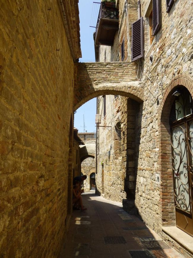 そろそろランチにしよう<br /><br />チェックしてきたパニーニがおいしそうなお店はバス停の近く。のんびり戻ろう<br />