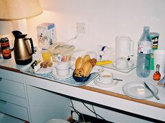9月22日
電車とバスでストンヘンジへ行きます。
毎朝食べていた、ホテルの朝食です。
調理室に取りに行って部屋で食べます。