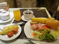 ホテル１階では朝食を用意してくれてました。
小さなホテルですが、アットホームなもてなしが
居心地良かったです！