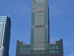 高雄市のランドマークタワー高雄85ビル　漢字の『高』をデザインしているそうです。