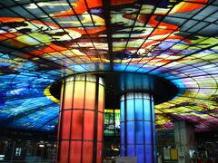 MRTの美麗島駅にあるステンドグラスです。ニューヨーカーが夢見る世界で最も美しい地下鉄駅ランキングで2位になったそうです。