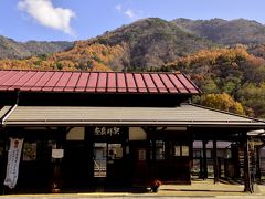 この時期限定の素敵な秋色の風景が広がる奈良井駅にやって来ました