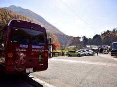 塩尻駅から路線バスに乗って、今回やって来ましたのはすっかり眩しい紅葉色に染まった中山道の宿場町
（ちなみに・・・何処から乗車しても運賃は100円でありますのでとってもお得！）