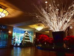 いい感じの時間になったので、ホテルにチェックイン
館内はクリスマスの飾りつけ