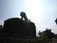 竹富島では時間が許す限りサイクリングを楽しんだ♪
最初に向かったのはなごみの塔。自転車を側に置いて、いざ塔の上へ。