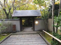 約一時間くらい陶芸体験をした後は、いよいよ本日の宿泊場所にチェックイン。

宿泊するのは
老舗の「旅亭　田乃倉」さんです。
