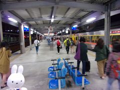 寝ていたせいか高雄駅に着いた時、あっという間な感じがしました。
台湾第二の都市なので人々の往来も多いです。