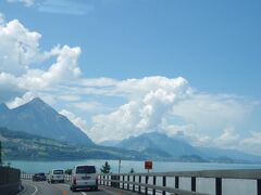 インターラーケンまで戻ってきた。トゥーン湖を右手に見ながらベルンに向かう。