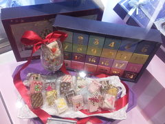 続いて銀座三越の「CAFE　OHZAN」へ
クロワッサンのラスクのお店です
クリスマス限定のクリスマスキューブカレンダー5400円
一つ一つがかわいくデコレーションされています