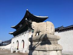 2日目
朝食のイサックトーストをサクっと食べて景福宮へ
快晴の光化門