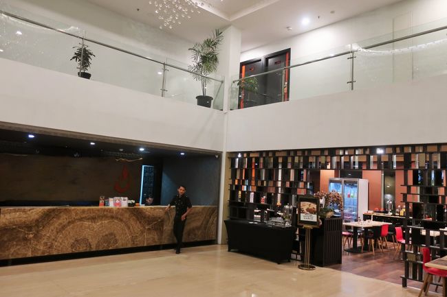 翌朝、4:30起床。<br />2.5時間くらいしか寝れ無かった・・・<br /><br />それでも、シャワーを浴びてベッドで横になれただけで体力の回復が全然違うね。