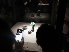 １０／１５（日）
故宮博物館ではガイドさんが説明しながら案内してくれました
写真は一応、翠玉白菜