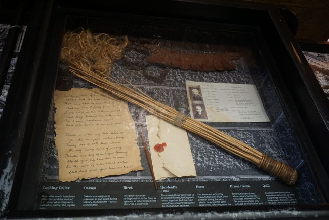 拷問用のアイテムがならんでいます。