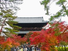 禅林寺を堪能した後は、歩いて南禅寺へ。

こちらも結構色づいていました。