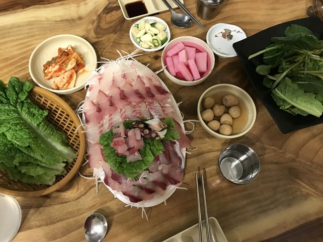 刺身が20000ウォン。席代は1人3000ウォン。