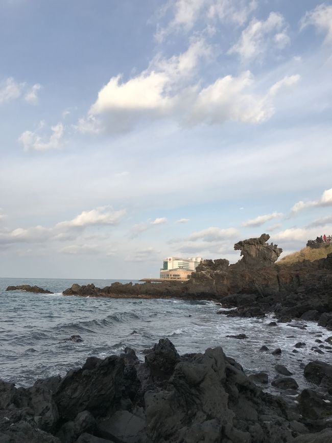 龍頭岩。<br />このアングルと朝日を同時におさめる為に朝は写真を撮りにくる人が大勢いるそうです。