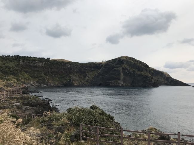 まずはこのアングルから灯台をみるためにここまできました。