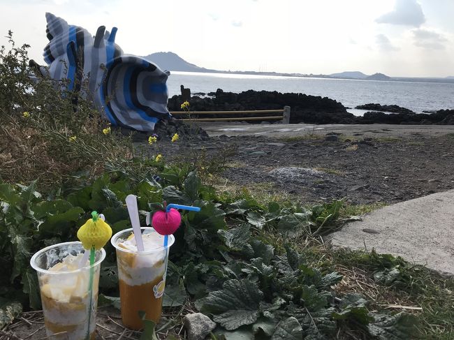 マンゴードリンクとオブジェ。<br />