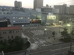 早朝の高岡駅