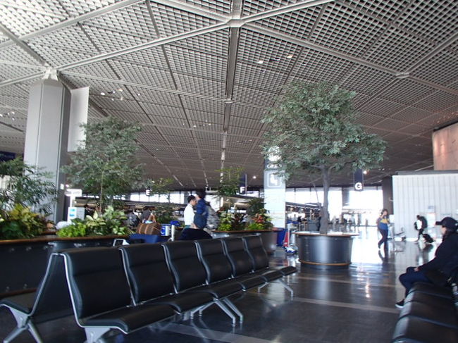 シンガポール航空は成田第一ターミナルです。<br /><br />１１月限定で、エアバスA380が就航。韓国以来の、総２階建て飛行機(^^♪