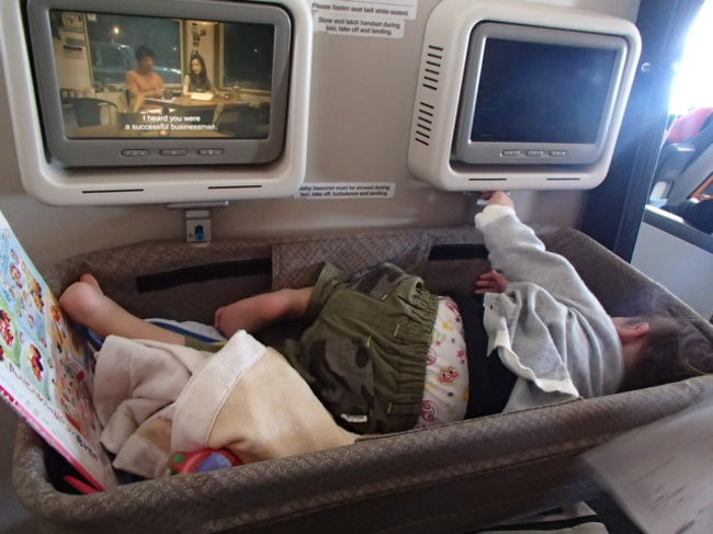 やっと少し寝てくれたので、映画「昼顔」を観ました。上戸彩、細いなぁ～。