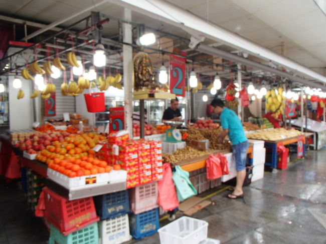 途中、こんな屋台もあって、母がおもしろがってみていました。