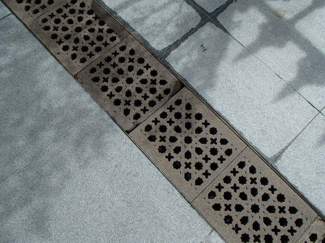 側溝すらおしゃれ。
