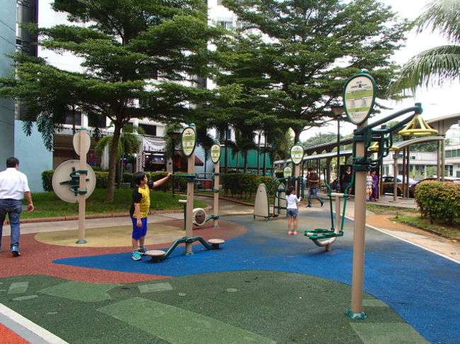 子どもは公園を見つけると突進していきますね。こちらはリトルインディアです。