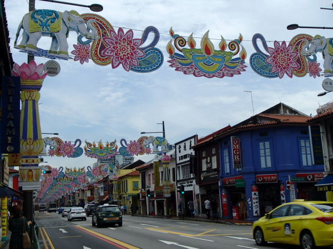 すごいなこの町！地下鉄の駅を出ると全くの別世界！チャイナタウンもいきなり中国～！って感じでした。一度にいろんな国の文化に触れられる国ですね、シンガポール。