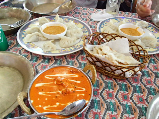 お昼は、ネパール料理店へ。スリヴィラマカリアマン寺院の後ろにあるヒルトン横のお店です。<br />空いてたし、子ども用いすもあり、ゆっくりできました。