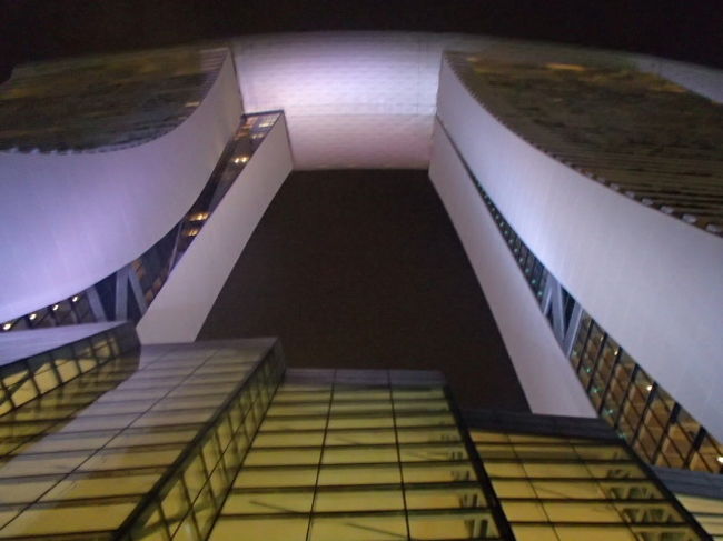 マリーナベイサンズを真下から撮る！！！