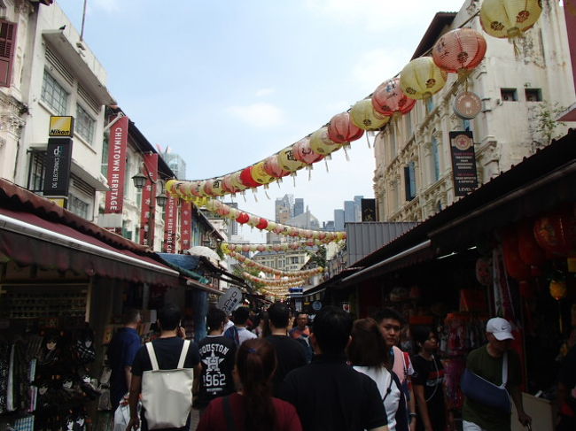 続いて、チャイナタウンへ。混んでる！そして、売ってるものは微妙。ダイソーの方がいいくらい。でもまぁ、花文字やハンコを作ってもらえるなど、チャイナタウンならではのお土産はここでゲットできそうです☆