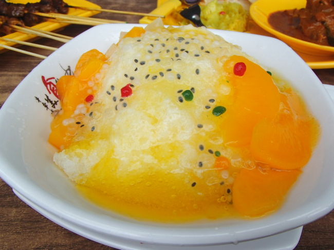 マンゴーのかき氷、３．５ドル。暑いから、かき氷がおいしい！！！